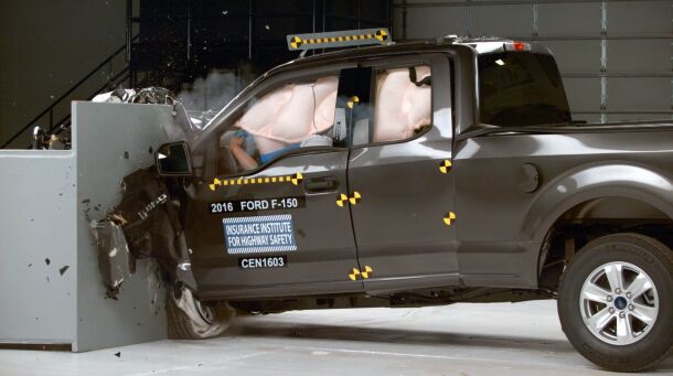 ford f 150 supercab earns top safety pick one year after crashgate wheel blocks