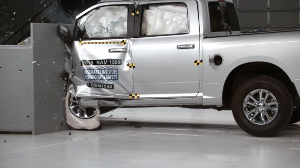 ford f 150 supercab earns top safety pick one year after crashgate wheel blocks