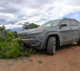 2015 jeep cherokee trailhawk meets moab a desert duel