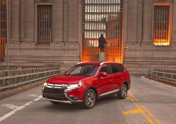 New York 2015: If A Mitsubishi Outlander Debuts In The Big Apple, Does Anyone Care?