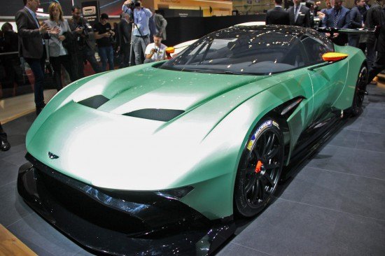 Geneva 2015: Aston Martin Vulcan Bows
