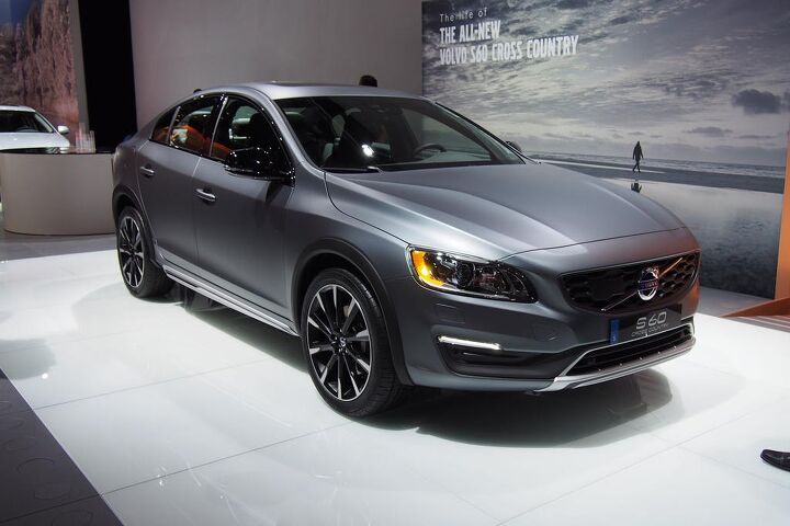 NAIAS 2015: Volvo S60 Cross Country Bows