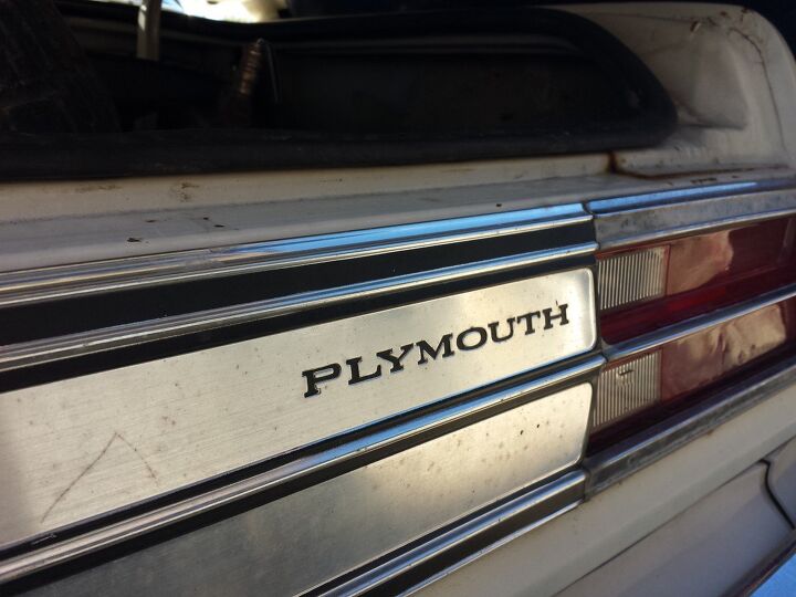 junkyard find 1976 plymouth volare sedan