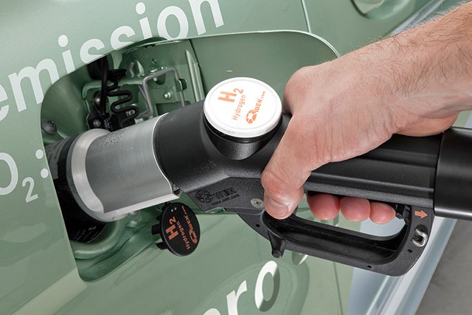SAE J2601, J2799 Standardize Hydrogen Fueling, Increase FCV Range