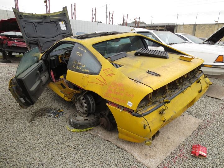 junkyard find 1986 pontiac fiero