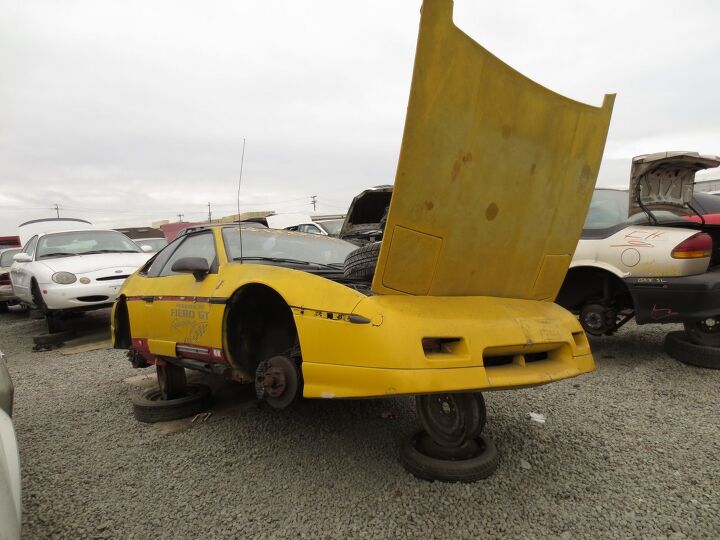 junkyard find 1986 pontiac fiero