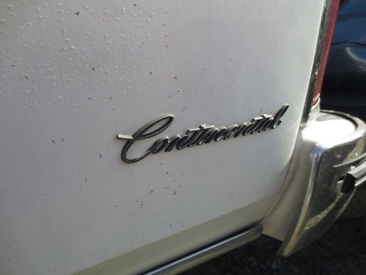 junkyard find 1976 lincoln continental town car