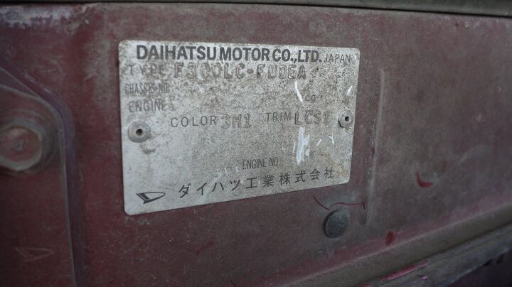 junkyard find 1990 daihatsu rocky