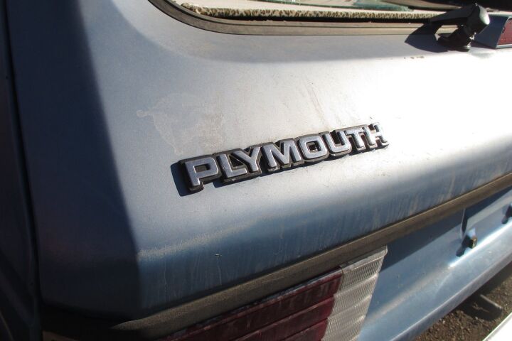 junkyard find 1990 plymouth horizon