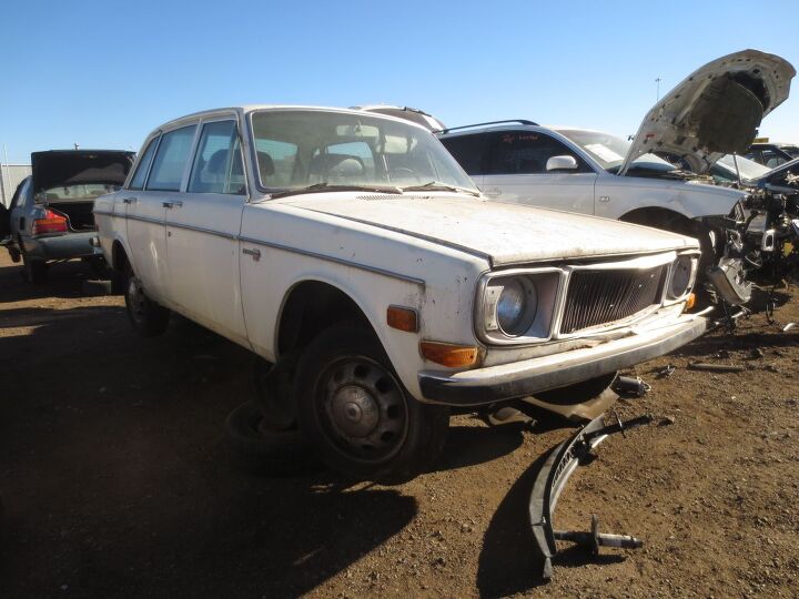 Junkyard Find: 1971 Volvo 144 S