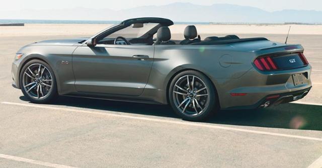 2015 Ford Mustang Coupe And Convertible Live Shots