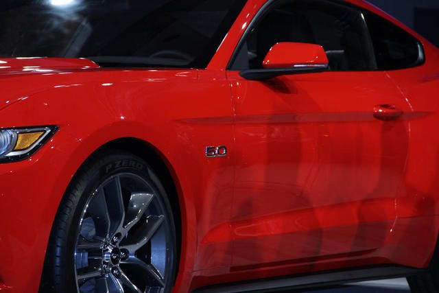 2015 ford mustang coupe and convertible live shots