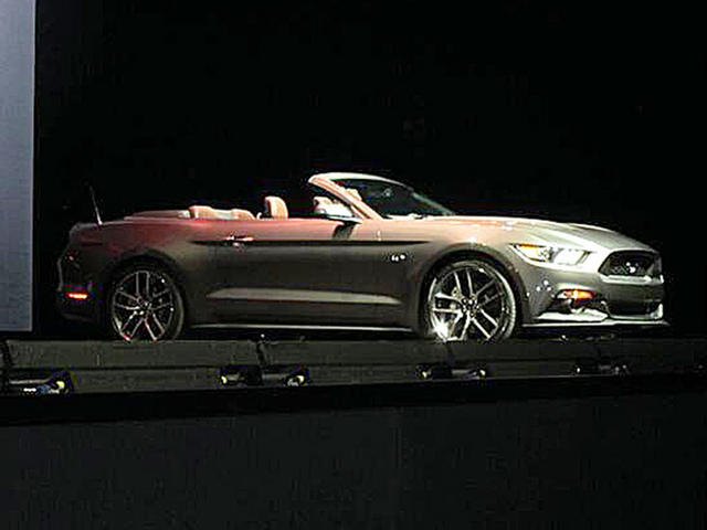 2015 ford mustang coupe and convertible live shots