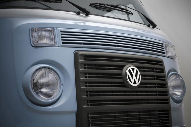 VW Microbus Rolls Off Into The Sunset With 600