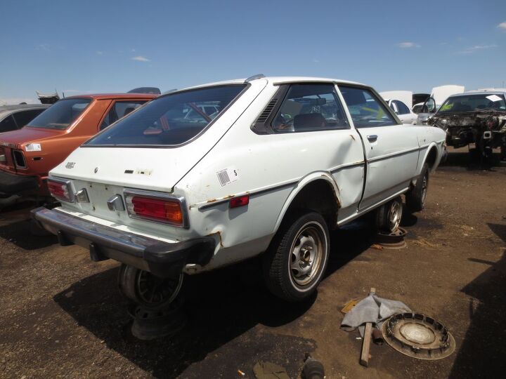 junkyard find 1976 toyota corolla deluxe liftback