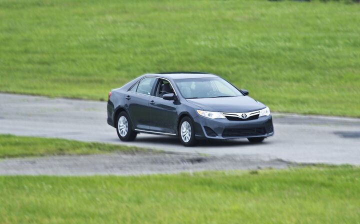 review 2013 toyota camry le 2 5 at nelson ledges