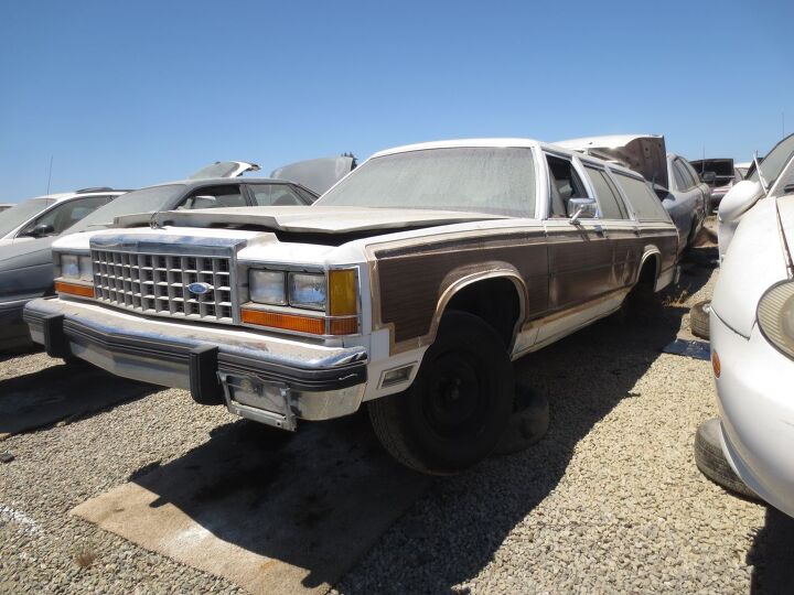 junkyard find 1986 ford ltd country squire lx