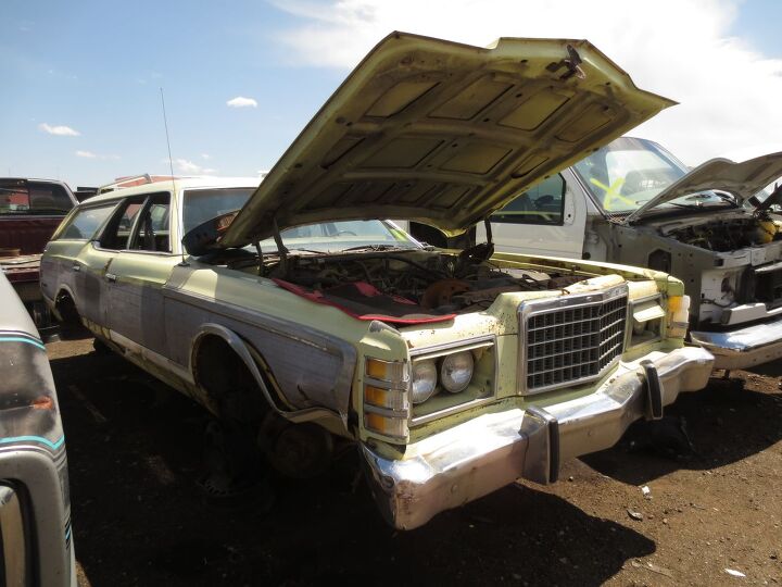 junkyard find 1976 ford ltd country squire