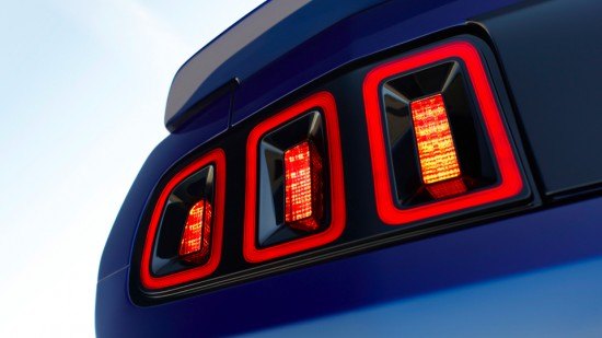was it the camaro that influenced the c7 corvette s tail lights