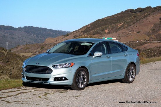 Review: 2013 Ford Fusion Hybrid (Video)