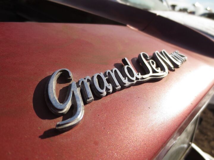 junkyard find 1976 pontiac grand lemans