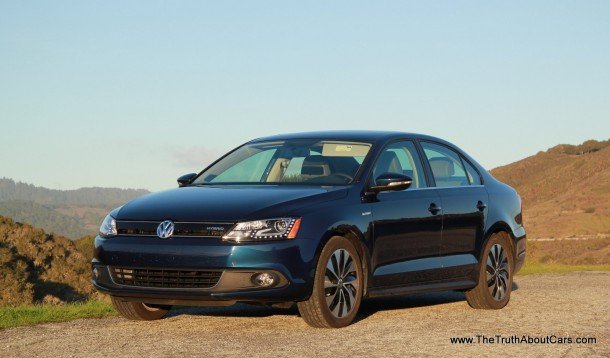 Review: 2013 Volkswagen Jetta Hybrid (Video)
