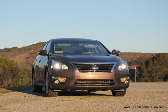 Review: 2013 Nissan Altima SL 3.5 (Video)