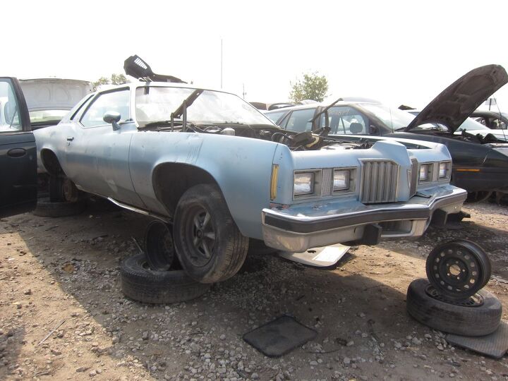 junkyard find 1977 pontiac grand prix