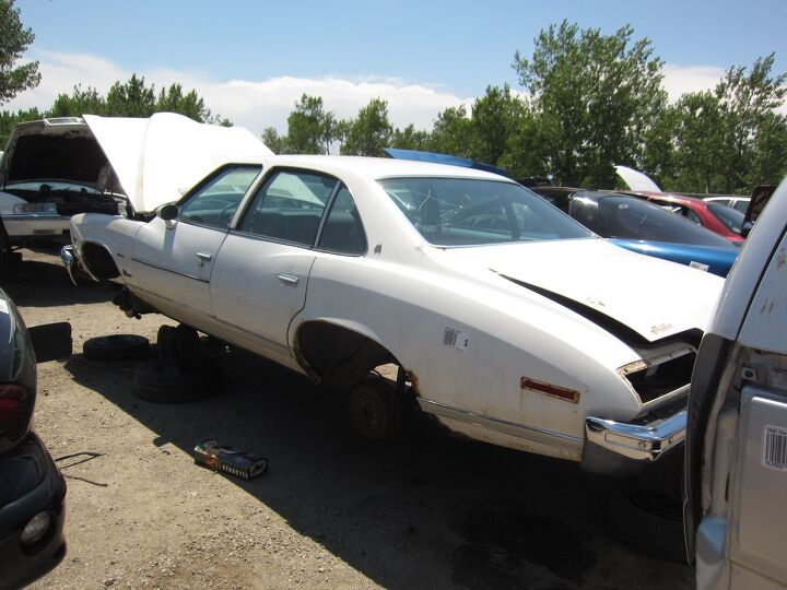 junkyard find 1973 pontiac luxury lemans