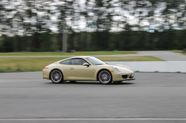 review 2013 porsche 911 carrera s track and field