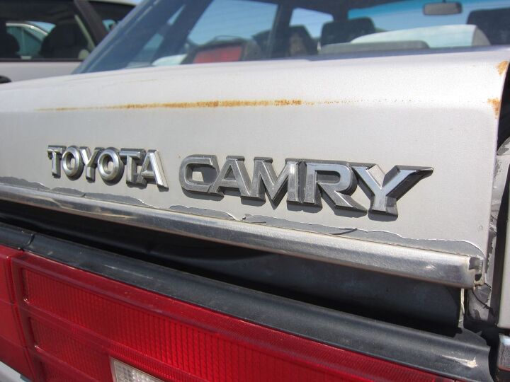 junkyard find 1986 toyota camry