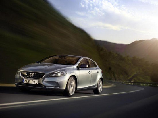 Volvo Changes Its Mind, V40 Will Come Here