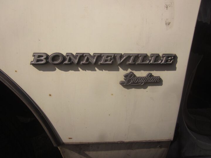 junkyard find 1981 pontiac bonneville brougham