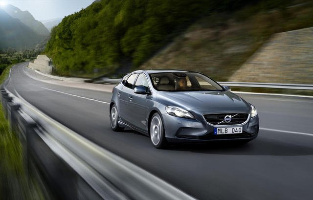 finally real pictures of the volvo v40