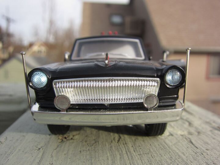 now available in glorious 1 32 scale diecast hongqi ca770tj limo with lights and