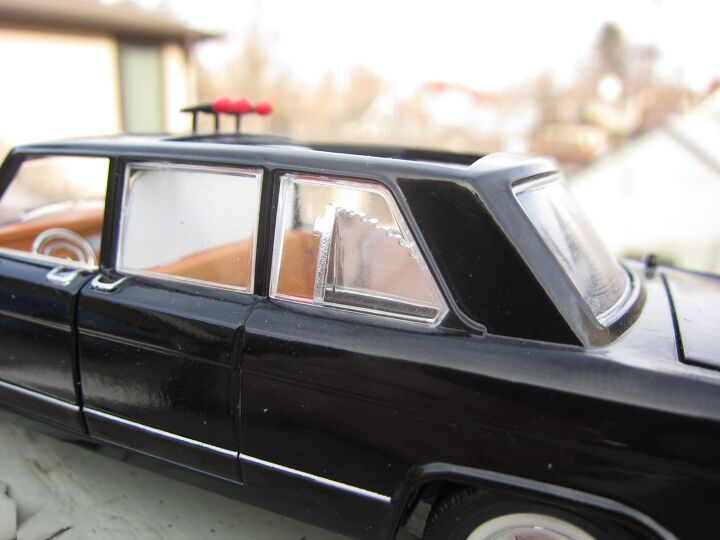 now available in glorious 1 32 scale diecast hongqi ca770tj limo with lights and