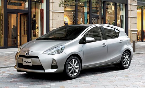 world s most fuel efficient hybrid goes on sale in japan