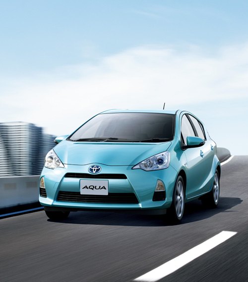 world s most fuel efficient hybrid goes on sale in japan