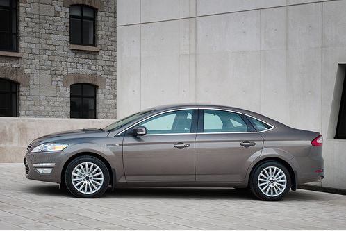new mondeo premieres has ford taurus a new one