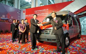 Chinese Ford Transit Production Halted Over Pedal Concerns