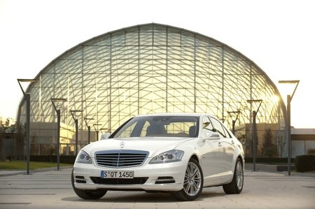 Mercedes Hybrid S-Class: Four Minutes to Save the World