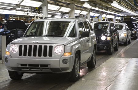 temps file suit over uaw chrysler agreement