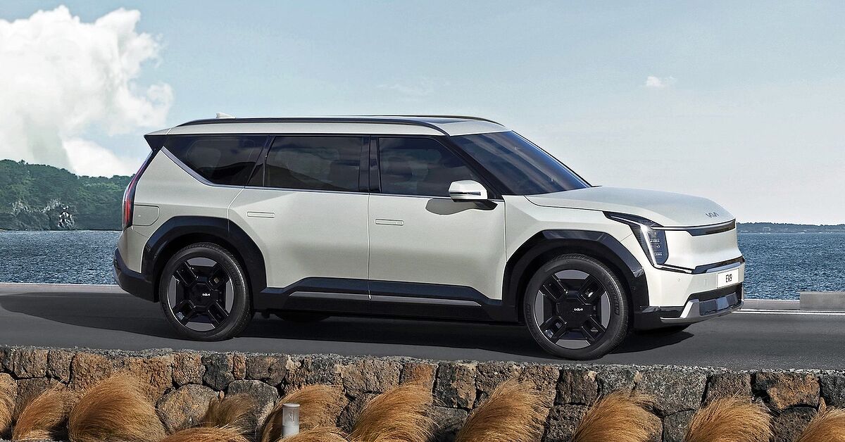 Kia Unveils EV9 All Electric SUV Proves Its Hip To Be Square The kia-unveils-ev9-all-electric-suv-proves-its-hip-to-be-square-the