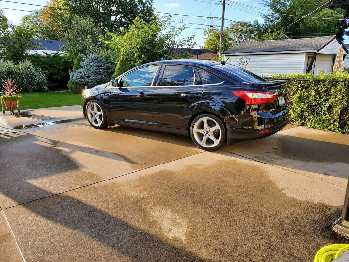 used car of the day 2014 ford focus titanium sedan