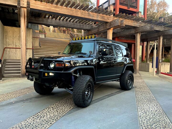 used car of the day 2007 toyota fj cruiser trd