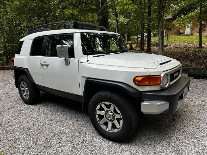 used car of the day 2014 toyota fj cruiser
