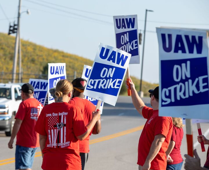 uaw strike expands