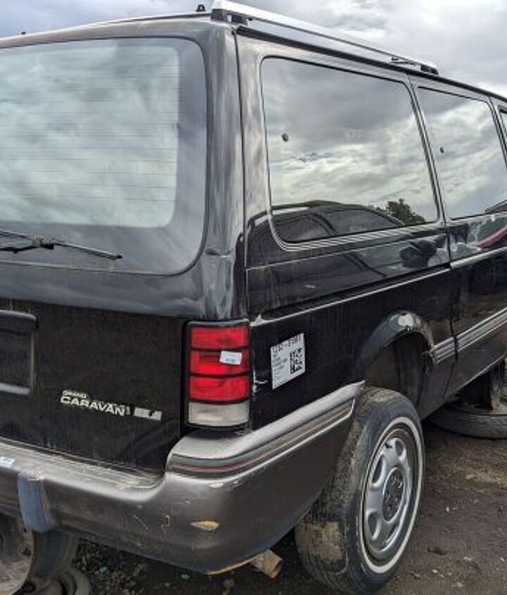 junkyard find 1991 dodge grand caravan le