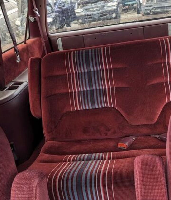 junkyard find 1991 dodge grand caravan le