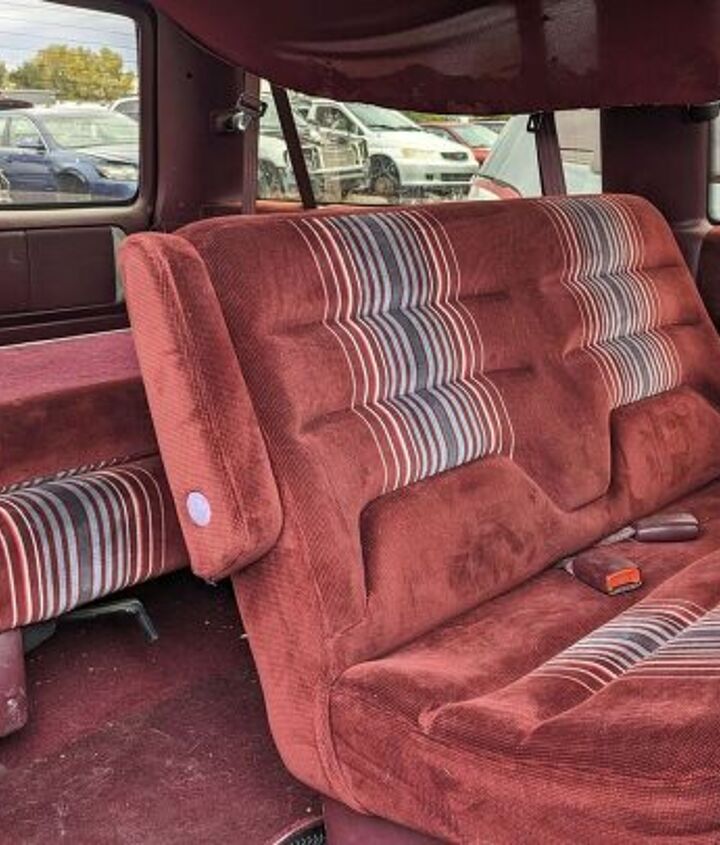 junkyard find 1991 dodge grand caravan le